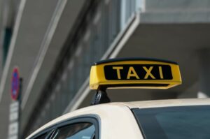 Taxi gare et aéroport à Arès