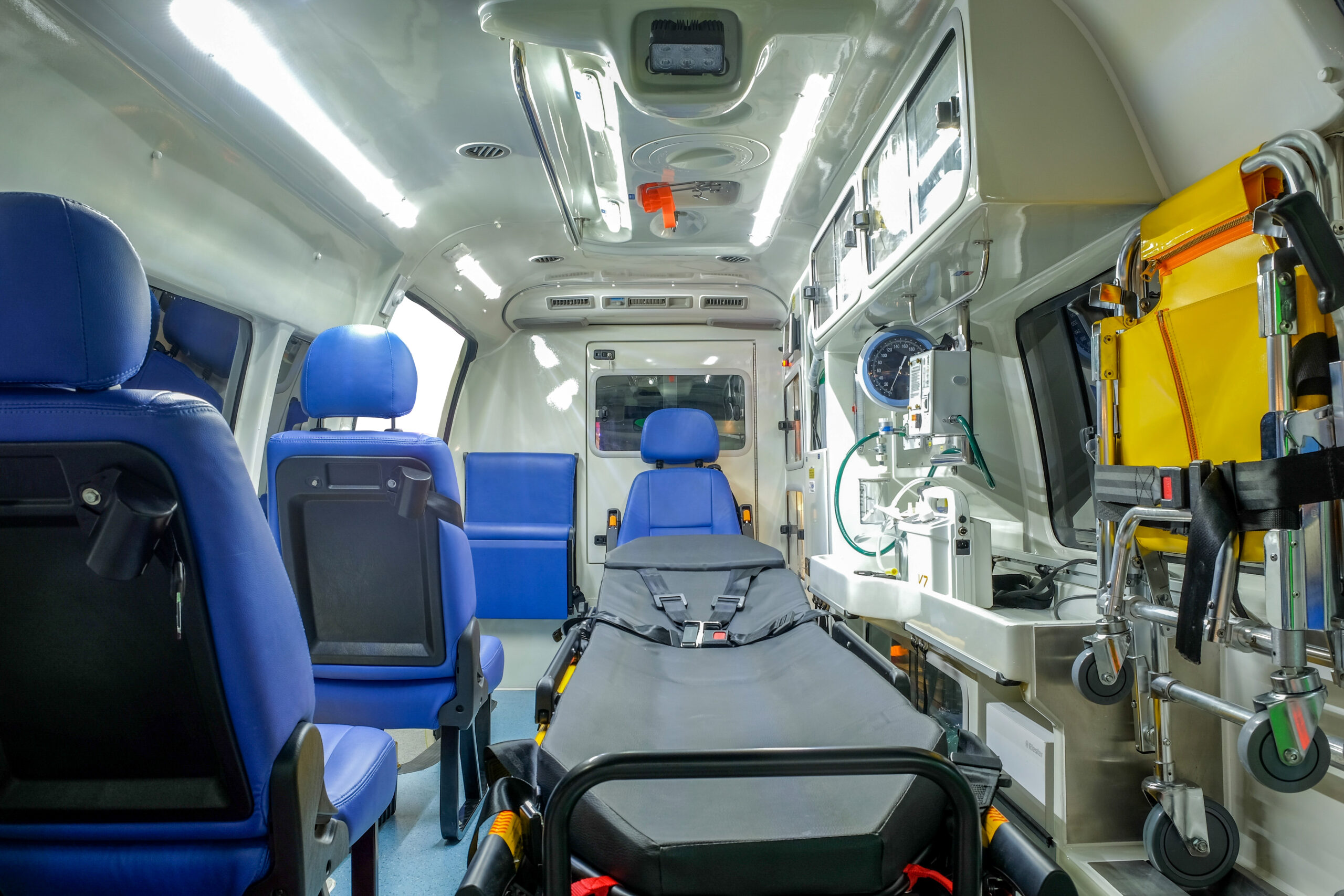 inside-ambulance-car-with-medical-equipment-helping-patients-before-delivery (2)